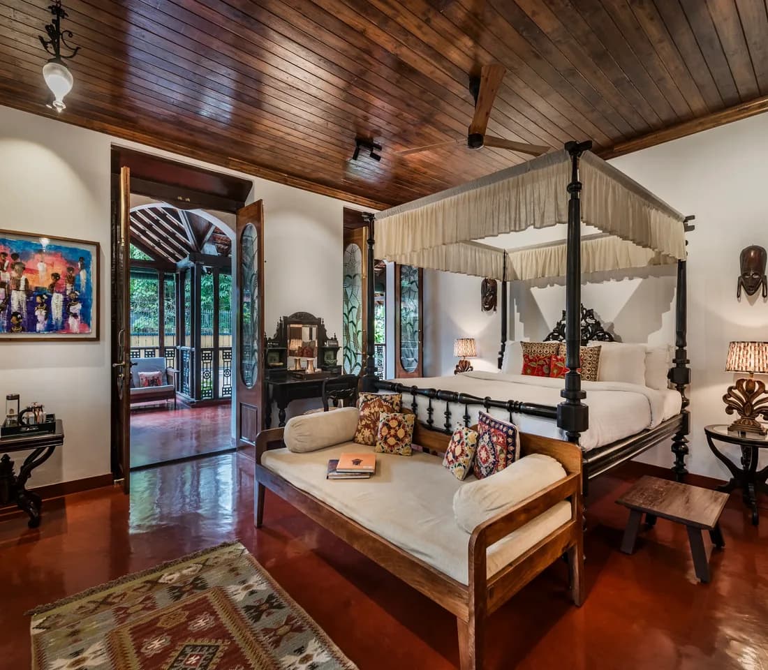 Antiga (The Vermillion Suite with Alcove)