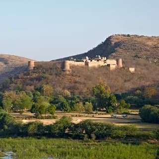 Ramathra Fort, Kaurali
