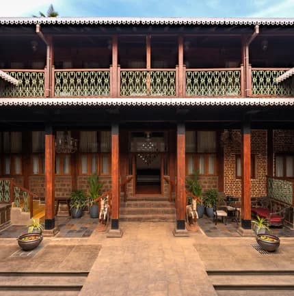 The Palace, the Paintbox and the Rain